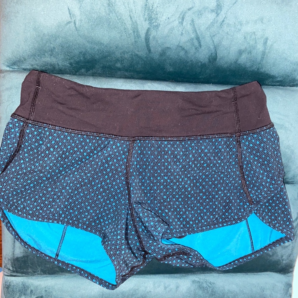 size 2 lulu speed up shorts (2.5 inseam)